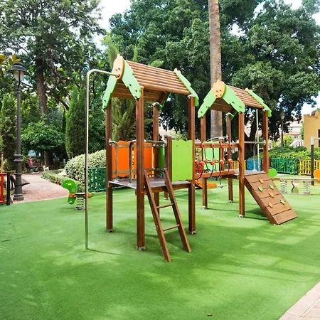 Victoria Square- Center *